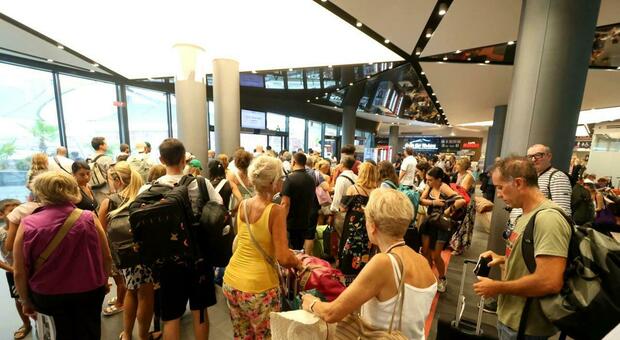  Portici, viaggi pagati ma inesistenti: cento famiglie raggirate da un?agenzia di vacanze 