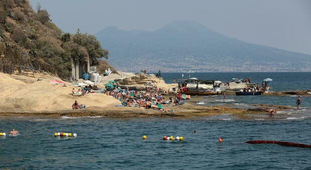  Marechiaro, turista abusata. C?è l?identikit dell?aggressore: violenza avvenuta sugli scogli 