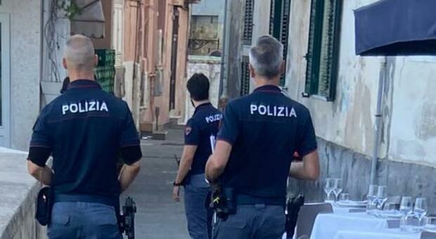  Marechiaro, la ribellione dopo gli abusi alla turista: «Video consegnati ai pm» 