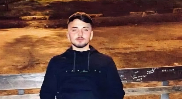  Albanella, trovato morto in casa dal padre a soli 23 anni: salma sotto sequestro 