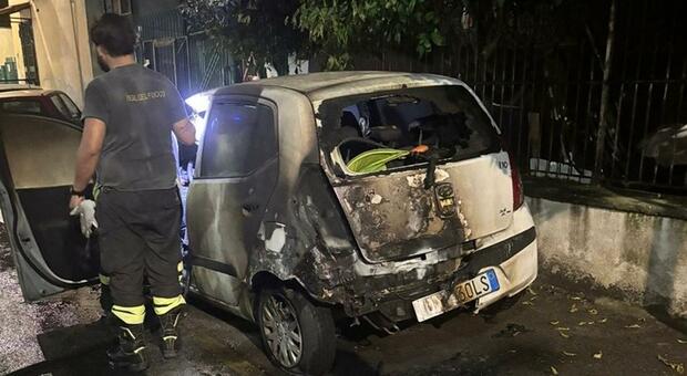  Marano, lite per il posto riservato. A fuoco auto di disabile: «È stata una vendetta» 