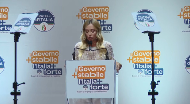 La festa del governo Meloni in Puglia: in migliaia a Bari. Video diretta