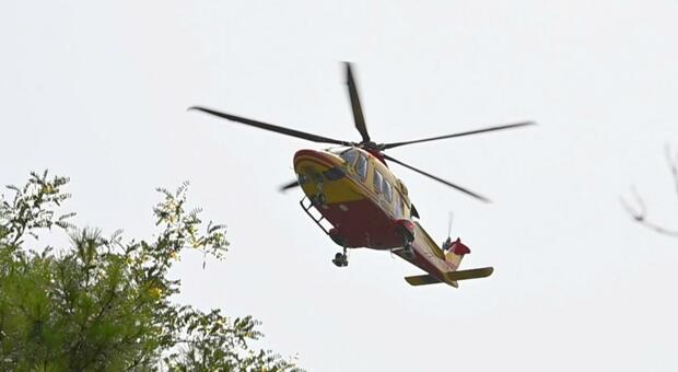 Piede schiacciato da camion in manovra, spavento per un operaio a Villa Luciani