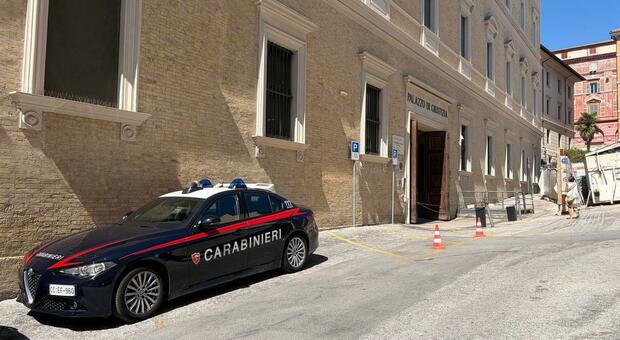 Ventenne di San Severino rincorso e aggredito con una katana a Praga: coetaneo arrestato e indagato per tentato omicidio Ventenne di San Severino rincorso e aggredito con una katana a Praga: coetaneo arrestato e indagato per tentato omicidio