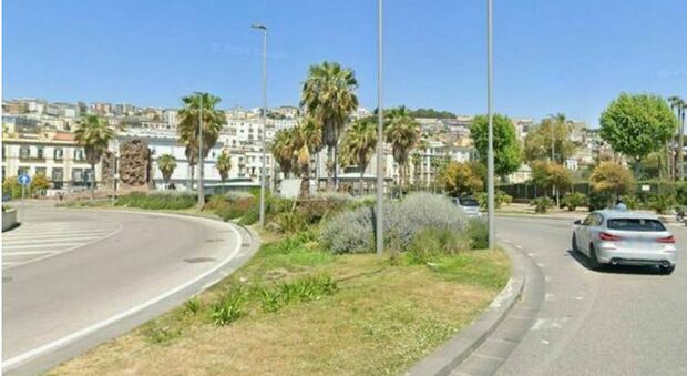 Studentessa leccese investita a Napoli sul lungomare: &egrave; grave, caccia al pirata della strada