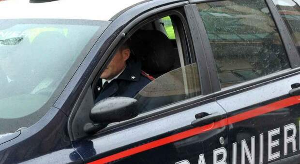  Calitri, ragazza straniera presa a bastonate da due connazionali: un uomo fermato, l'altro è in fuga 