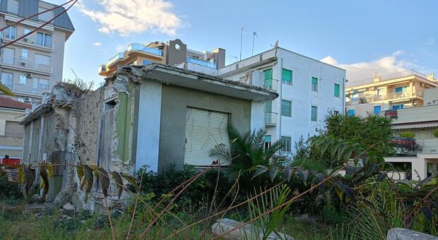 Il nuovo palazzo copre la vista, ricorso al Consiglio di Stato. I residenti di un condominio si oppongono alla costruzione Il nuovo palazzo copre la vista, ricorso al Consiglio di Stato. I residenti di un condominio si oppongono alla costruzione