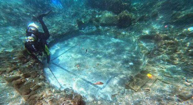  Baia, un tesoro infinito: dai fondali spuntano pavimenti e colonne 