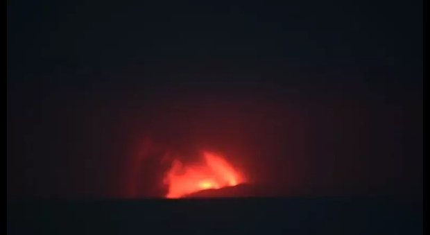 «Bloccati a Giacarta dopo l'eruzione del vulcano, non sappiamo quando torneremo», famiglia napoletana costretta in albergo 