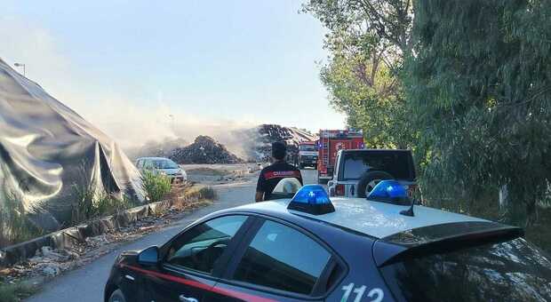  Giugliano, rogo a Taverna del Re: «Verità sull?incendio», è allarme ambientale 