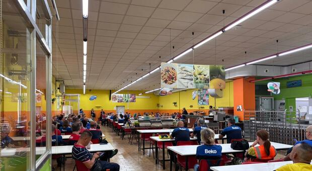 Beko, sciopero e sit-in per il lavoro: «Un dramma, promesse disattese». Sindacati sul piede di guerra Beko, sciopero e sit-in per il lavoro: «Un dramma, promesse disattese». Sindacati sul piede di guerra