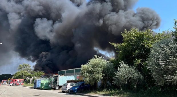 Incendio Airola, &laquo;Accertiamo responsabilit&agrave; non imponiamo la bonifica&raquo;
