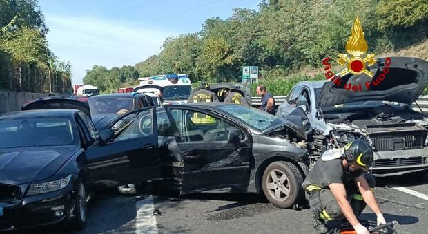  Carambola in autostrada tra Salerno e Baronissi: feriti e traffico paralizzato 