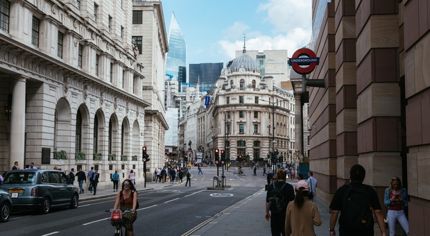 https://statics.cedscdn.it/photos/MED/2026/09/12/9759375_12165727_londra.jpg