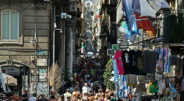 Turismo a Napoli, pronto il piano: stretta nel centro storico, non più del 30% di B&B