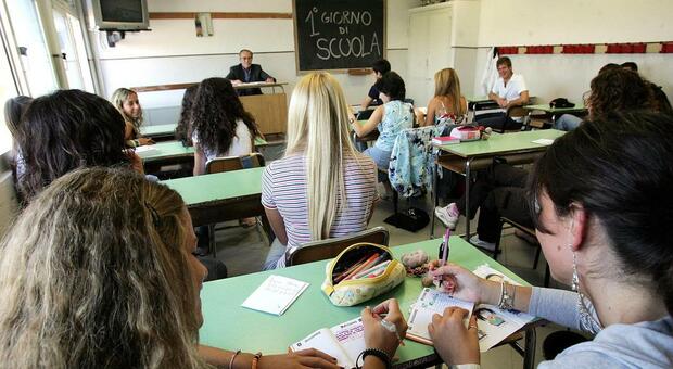 Studente sordo, la scuola raccoglie il suo appello: «La prof non cambierà»