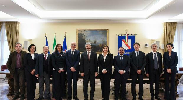  Disoccupati, lo strappo tra Fico e i deluchiani. La Regione: «Si va avanti» 