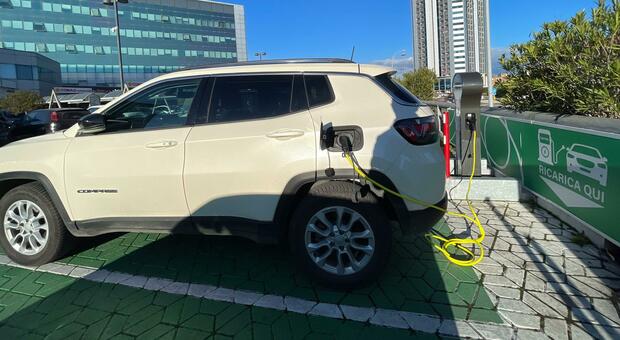Bonus colonnine elettriche, click day il 22 settembre: fino a 8mila euro per l'installazione. Come fare domanda