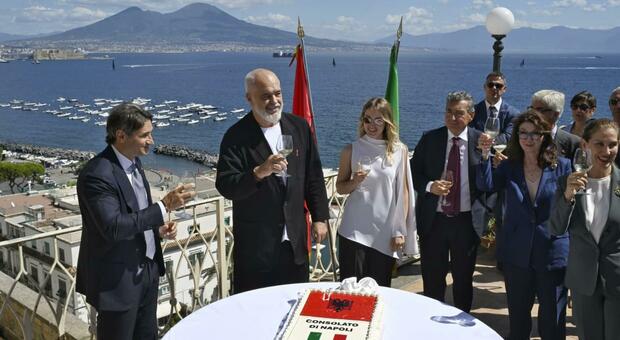  Il premier albanese Edi Rama a Napoli: «Italia il nostro alter ego, noi i napoletani dell'altra sponda» 