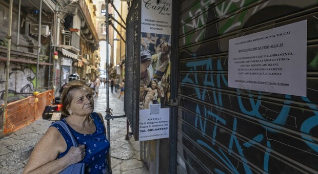  San Gregorio Armeno, la rivolta dei pastorai: «No ai negozi stranieri» 