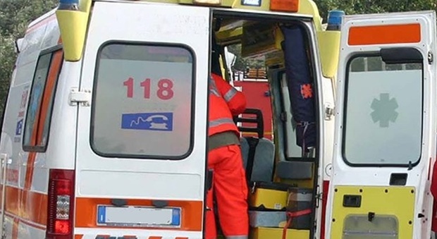 Corridonia, travolta da un furgone mentre attraversa: vano ogni soccorso, muore Rosa Gatti. Lascia due figli