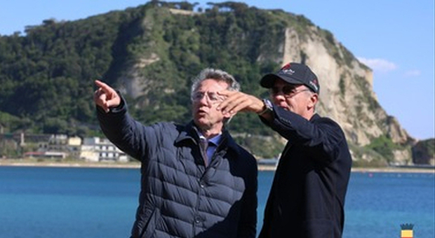  Bagnoli, pronte le basi dei team per le pre-regate di America's Cup: l'annuncio di Manfredi sui social 