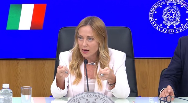 Bollo abolito, Meloni: &laquo;Altri parlano di patrimoniale, noi togliamo una delle tasse pi&ugrave; odiate&raquo;. E aggiunge: &laquo;Voglio arrivare a scadenza legislatura&raquo;