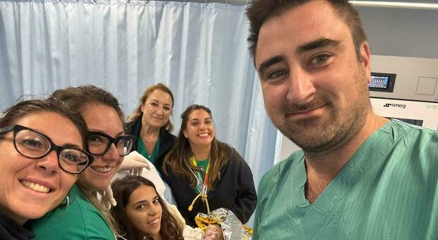  Torre Annunziata, bimba ha fretta di nascere: la madre partorisce in auto 