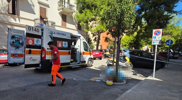 Ancona, malore dopo l’incidente con lo scooter: l'ex carrozziere Glauco Bagaloni stroncato da un infarto mentre compila il Cid