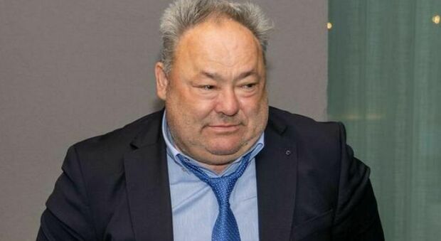 Bruno Barbieri festeggia la pensione, poi muore a 58 anni d&rsquo;infarto: volontario e alpino, una vita per il paese