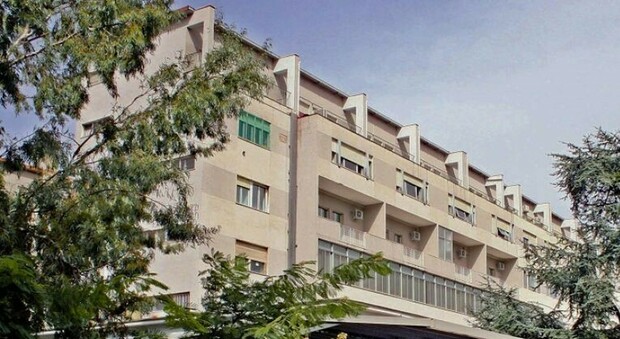 Familiari di un paziente aggrediscono una guardia giurata in ospedale a Castellamare di Stabia 