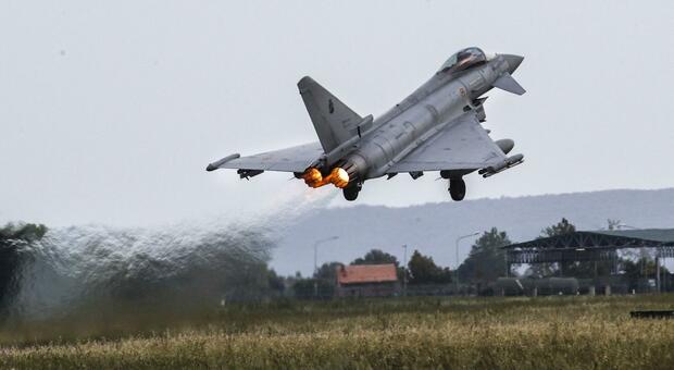 Scramble per due Eurofighter italiani in Lituania: jet militari russi violanzo lo spazio aereo