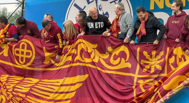 Lega, dal Veneto a Pontida anche la bandiera con leone e spada. E Salvini incontra i dissidenti