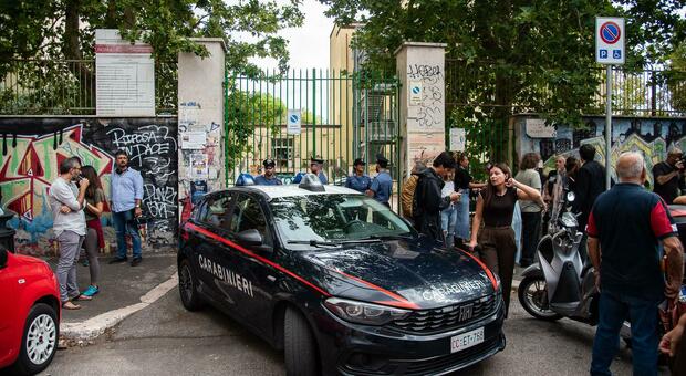 La prof accoltellata si chiama Isabella Marsilio, ha 66 anni. non si capacita e ha paura: per gli studenti &laquo;&egrave; severa&raquo;