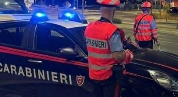 Inseguiti e bloccati dopo due truffe: nell&rsquo;auto trovati gioielli e denaro. Un minore &egrave; stato arrestato, il complice denunciato