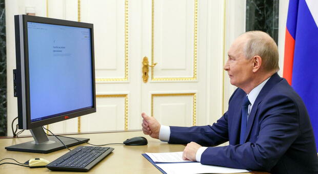 Elezioni in Russia, candidata dei Verdi scompare prima del voto. Putin: &laquo;Gli europei non vogliono la guerra&raquo;