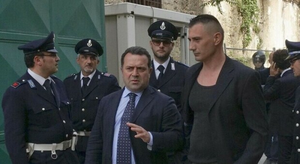  Tre figli sottratti al papà di Fortuna Loffredo, gli avvocati: «Nessun contatto in due giorni» 