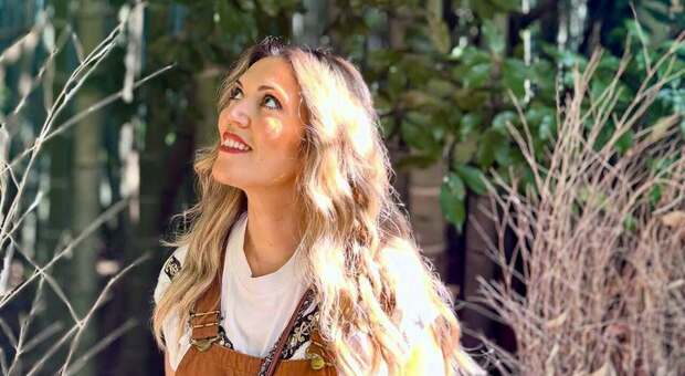  Michela Orofino morta a Londra mentre dà alla luce il primo figlio: l'ultimo saluto a Pompei 