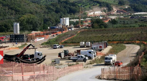  Legionella al campo base, 800 operai in preallarme: Xenia comunica presenza del batterio 