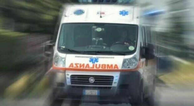 Incidente tra quattro auto sulla statale in provincia di Napoli, un morto