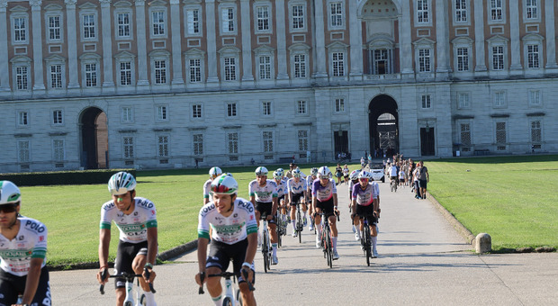  Giro di Campania al via dalla Reggia di Caserta, arrivo a Napoli in Piazza Plebiscito: è due ruote mania 