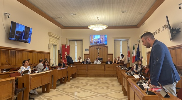  Accuse di omissioni e fake: Consiglio a tutta bagarre a Benevento 