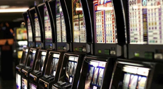 Ludopatia, casi in aumento: &laquo;Le donne over 65 sedotte da azzardo e scommesse&raquo;