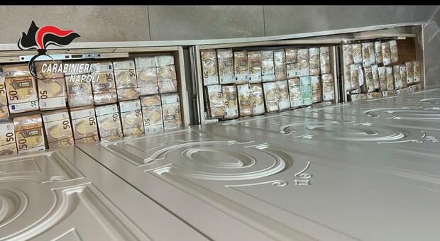 Caivano, blitz antidroga: una casalinga custodiva 3 milioni sotto la doccia