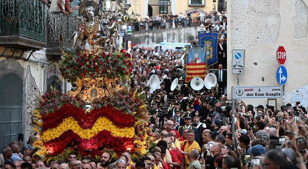  San Matteo a Salerno, grande folla alla festa per l?Evangelista: «Quell?orgoglio ritrovato» 