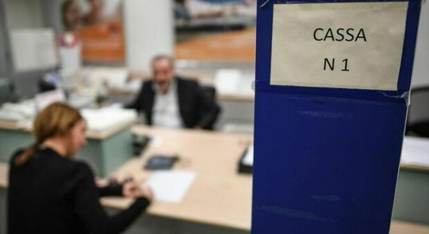 Consulente bancario rinviato a giudizio per furto milionario