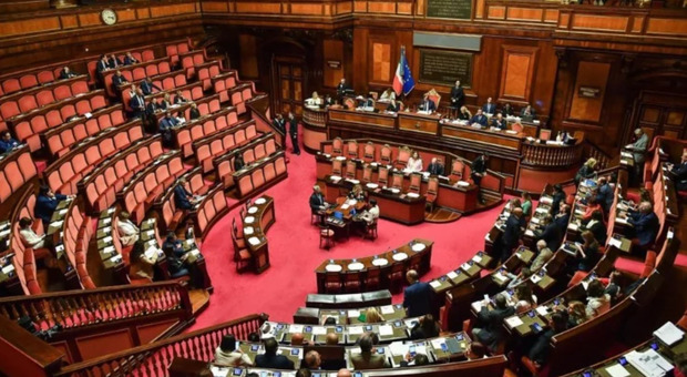 Rai, taglio del canone e nuovi poteri al Cda: la riforma accelera, domani il voto in Senato