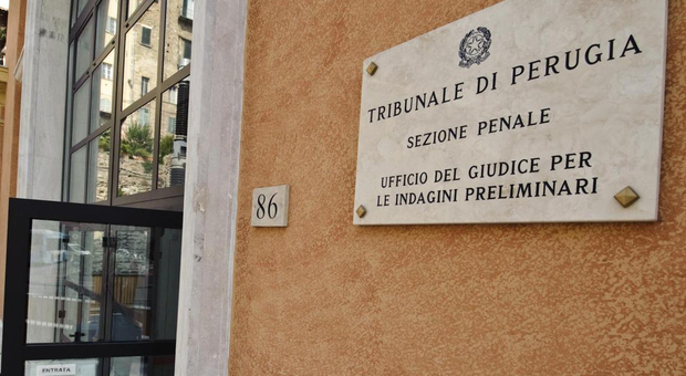 Non pulisce bene la casa e il marito la minaccia: «Affilo il coltello e stanotte ti ammazzo»