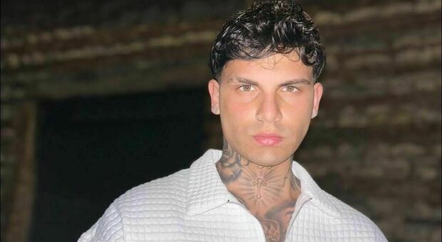 Samuele, dolore infinito: «Mio fratello ucciso con una coltellata al cuore per salvarmi. E lui fa videochiamate dal carcere» Samuele, dolore infinito: «Mio fratello ucciso con una coltellata al cuore per salvarmi. E lui fa videochiamate dal carcere»