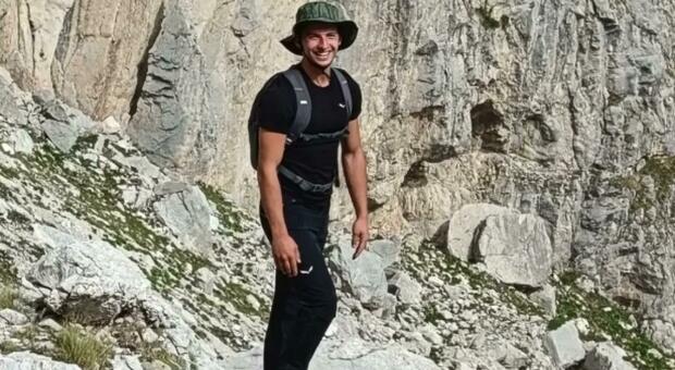 Andrea Moretti, il mestiere del rocciatore come il padre, rimasto invalido dopo un infortunio: «Una qualifica difficile da trovare»